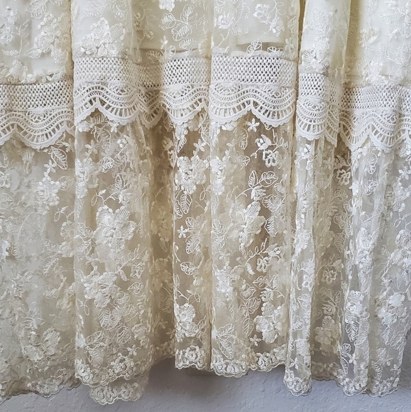 Alexis Cream Lace Cutout Long Sleeve Wedding Dress NWT - Picture 10 of 12